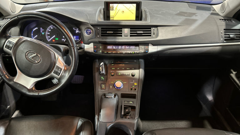 Lexus CT 200h VO 501 - Photo 9